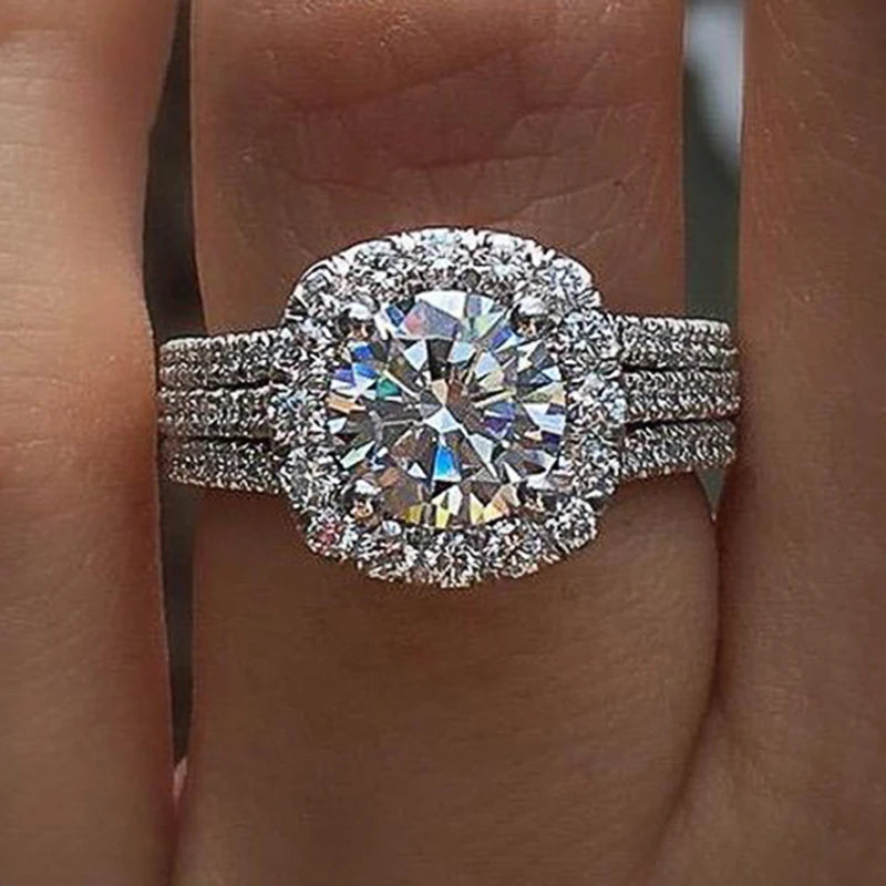 Trendy Women's Luxury Ring with Shiny Cubic Zirconia