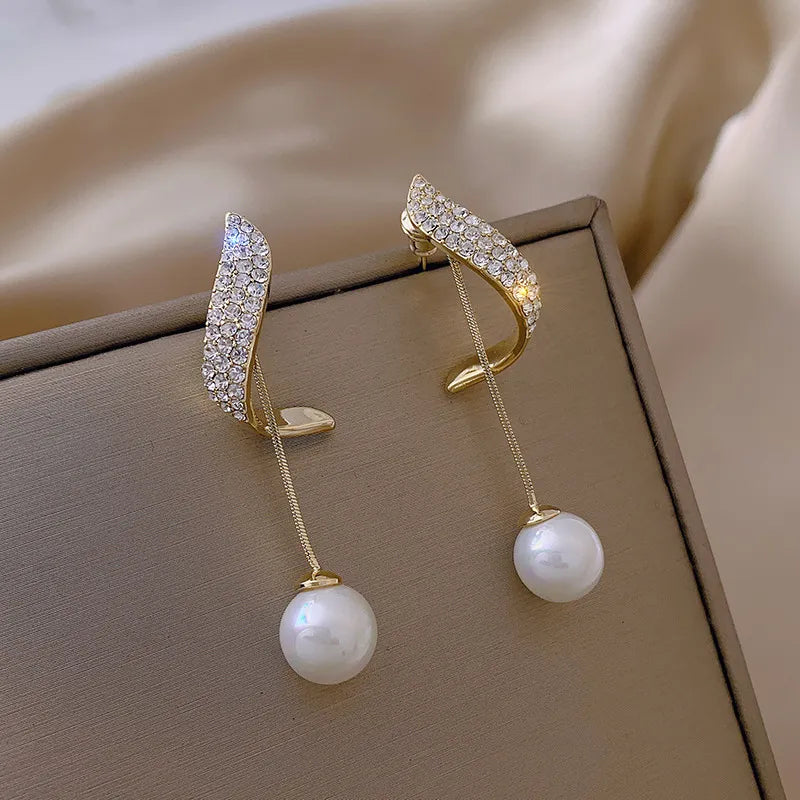 Classic and Elegant Dangle Earrings with Pearls